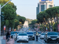 Bulevardi Dëshmorët e Kombit mit blick auf Polytechnische Universität Tirana