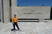 Lavdi Dëshmorëve të Kombit (Partisanendenkmal und Friedhof)