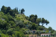 Blick vom Lavdi Dëshmorëve të Kombit (Partisanendenkmal und Friedhof)