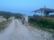 Verfallene Bar neben der Strasse