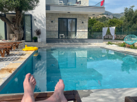 Abkühlung am Pool