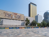 Historisches Nationalmuseum, Tirana International Hotel und Skanderbeg Head Building