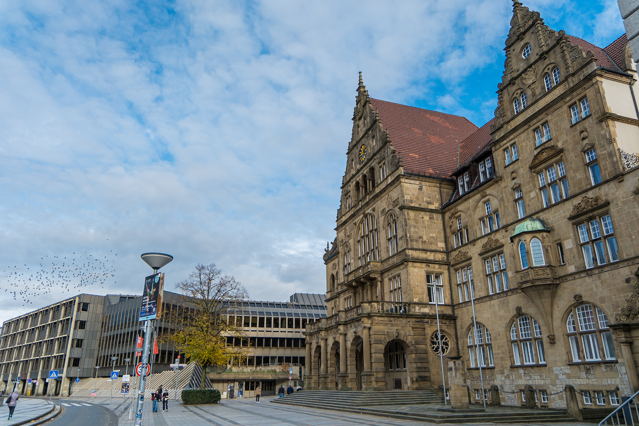 Altes Rathaus mit neuem Rathaus Altes Rathaus mit neuem Rathaus