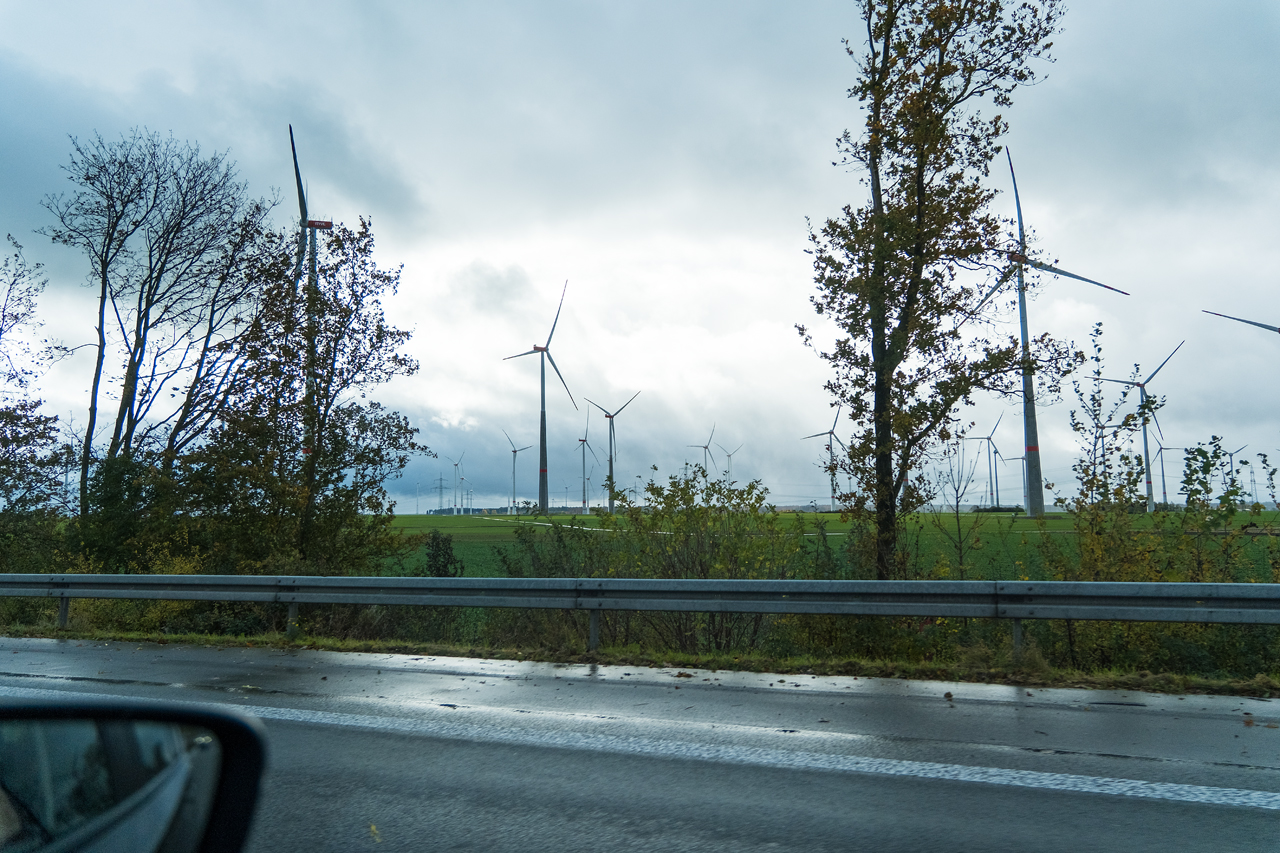 1, 2 Windräder 1, 2 Windräder