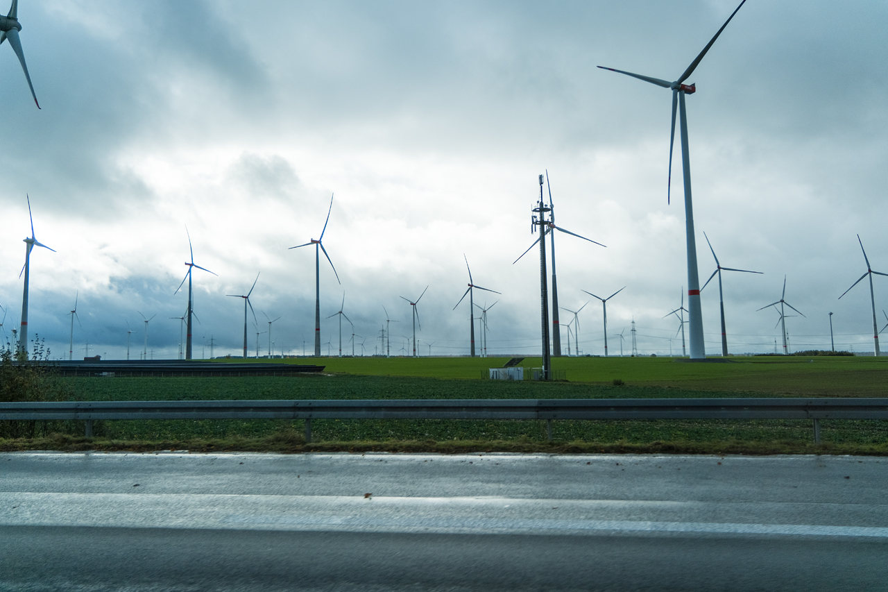 1, 2 Windräder 1, 2 Windräder