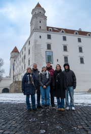 Wir vor der Burg