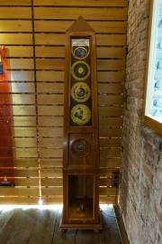 Obelisk Uhr