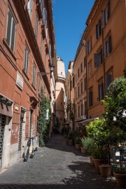 Am Weg zum Trevi Brunnen