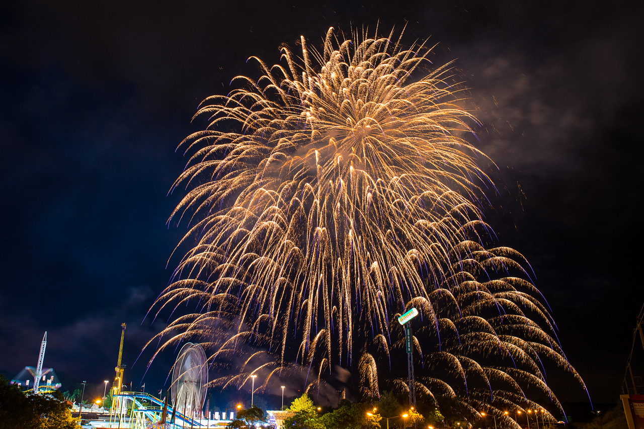 Feuerwerk am Volksfest